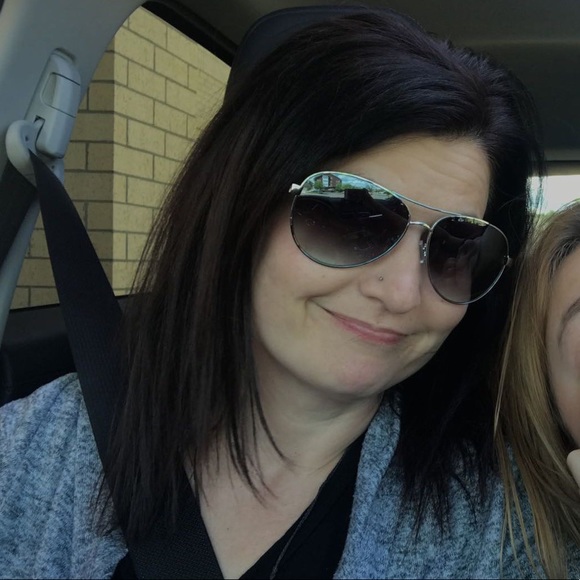 Meet your Posher, Jessica - Picture 1 of 1